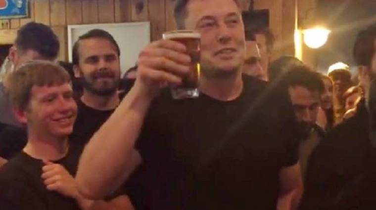 Tesla témájú sörrel készülnek Elon Muskék kép
