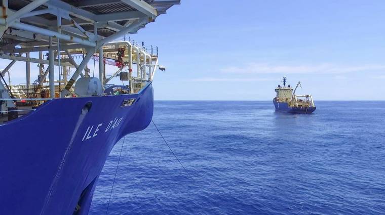 A Facebook részvételével épülhet meg a világ leghosszabb, mélytengeri internetes kábele kép