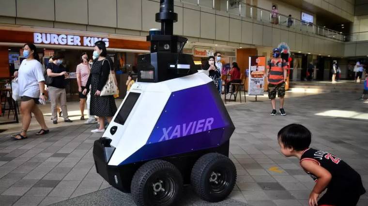 Már van olyan ország, ahol robotok figyelik a gyanús tevékenységeket az utcákon kép