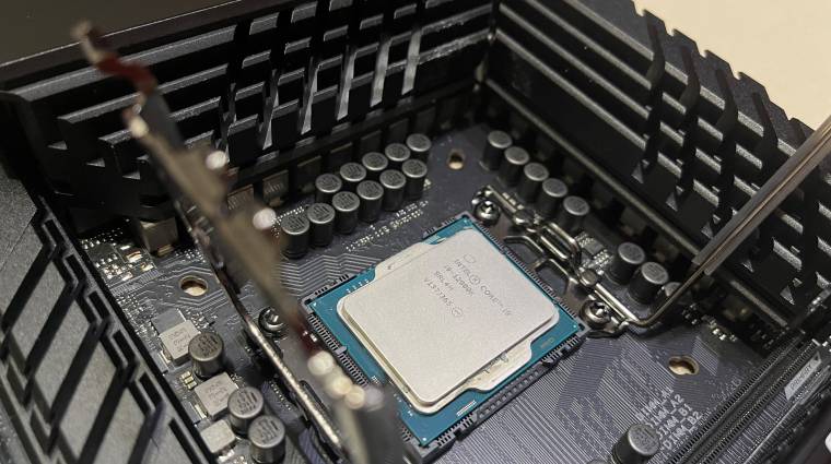 Az Intel szerint semmi gond sincs a meghajló Alder Lake processzorokkal kép