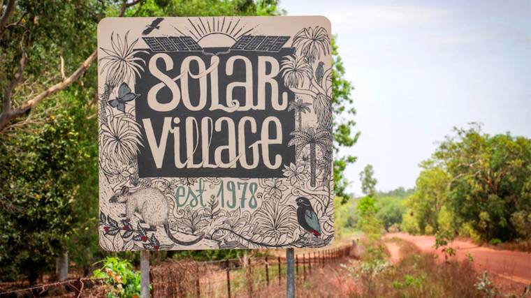 Az ausztrál Solar Village már több mint 40 éve kizárólag napenergiát használ (Fotó: ABC)