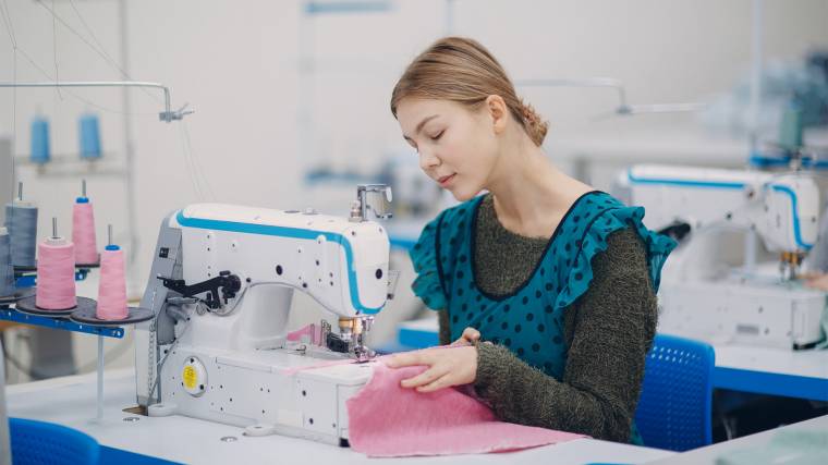 A textilipari cégek eleve sok felesleget gyártanak, ráadásul az alapanyagaik nagy része sem származik fenntartható forrásból (Fotó: Scopio/Maksim Chernyshev)