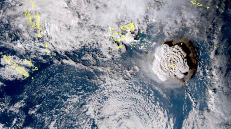 Műholdfelvételeken a hatalmas csendes-óceáni vulkánkitörés kép