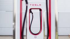 Már bármilyen elektromos autó használhatja a Tesla szupertöltőit kép