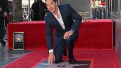 Benedict Cumberbatch is csillagot kapott a Hollywoodi hírességek sétányán kép