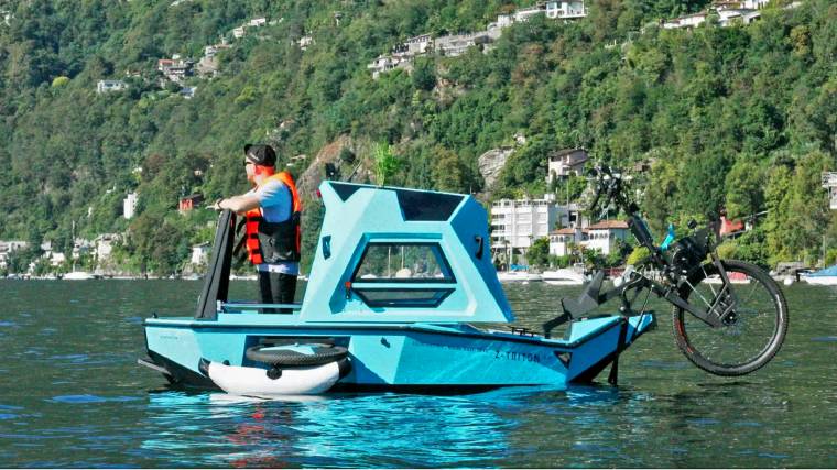 A fura külsejű jármű pár mozdulattal kishajóvá alakítható (Fotó: BeTriton.com)