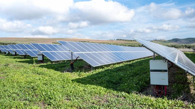 A napenergia az egyik legfontosabb megújuló energiaforrás, amihez viszont óriási területre van szükség (Fotó: Unsplash/Sungrow EMEA)