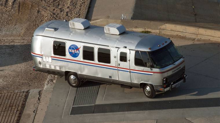 Az Astrovan az űrsikló korszak állandó kelléke volt (Fotó: NASA)