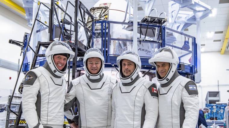 Milliárdosok mentek a Nemzetközi Űrállomásra az első magántőkéből pénzelt küldetés során kép