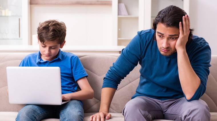 Mit tehet a szülő, ha a gyerekét online játék közben zaklatják? És ha a gyerek a zaklató? bevezetőkép