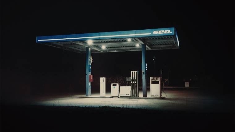 A szintetikus üzemanyag valamivel drágább, mint a hagyományos benzin (Fotó: Unsplash/Hans Eiskonen)