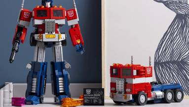 Átépítés nélkül is átalakítható a LEGO Optimus Prime kép