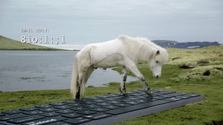 Nyaralni mész? Miért ne írhatná meg a válaszüzeneted egy izlandi ló? kép
