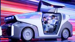 Furcsa ajtókkal és szenzorcunamival érkezik a kínai „Google” elektromos autója kép