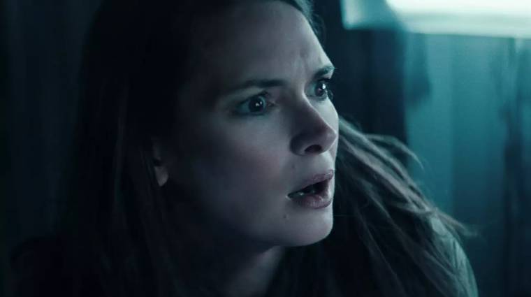 Winona Ryder az eltűnt pasiját keresi a Gone in the Night trailerében kép
