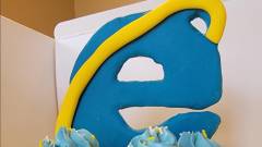 A Mozilla tortát küldött a Microsoftnak a nyugdíjazott Internet Explorer tiszteletére kép