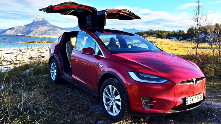 A Tesla Model X tulajdonosok örülhetnek a kátyúfelismerő funkciónak (Fotó: Tesla)