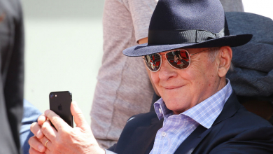 „Próbálok nem a koromnak megfelelően viselkedni” – Sir Anthony Hopkins elmesélte, miért táncol a Tiktokon 86 évesen