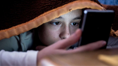 Pánik helyett párbeszéd: így beszélgessünk a világ rémisztő híreiről a gyerekünkkel kép