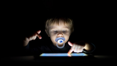 Már az óvodában megjelenik a saját mobil, nő a képernyőidő - új adatok a magyar gyerekek digitális életéről kép