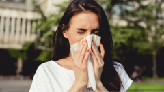 Berobbant az allergiaszezon: tízszer többen keresnek a tünetekre a Semmelweis alkalmazásában kép