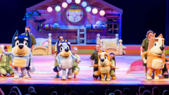 Megérkezett a Bluey nagy színdarabja Disney+-ra, életre kelnek a család kedvenc rajzfilmfigurai kép