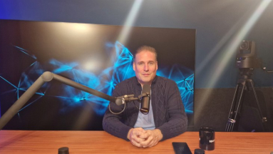 Mesterség intelligencia a családban: a Képernyőidő alapítója volt a MI ÉS MÁS podcast vendége fókuszban