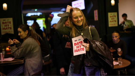 A randiappok helyett rólunk készült prezentációkkal ismerkedünk majd kocsmákban? kép