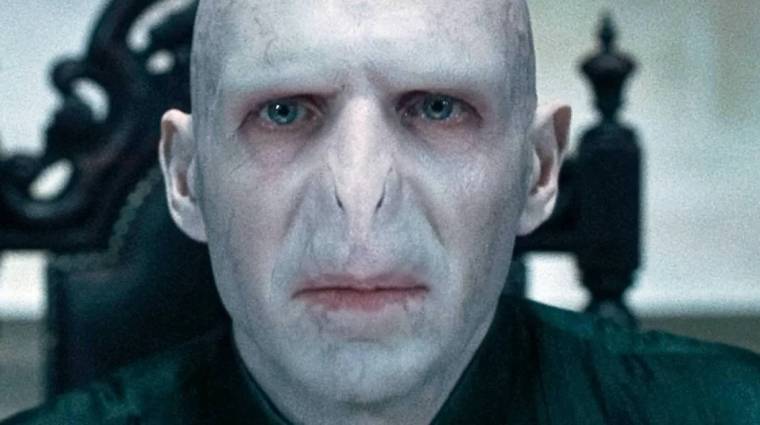 Ralph Fiennes szerint így térhetne vissza Voldemort egy Harry Potter spin-offban bevezetőkép