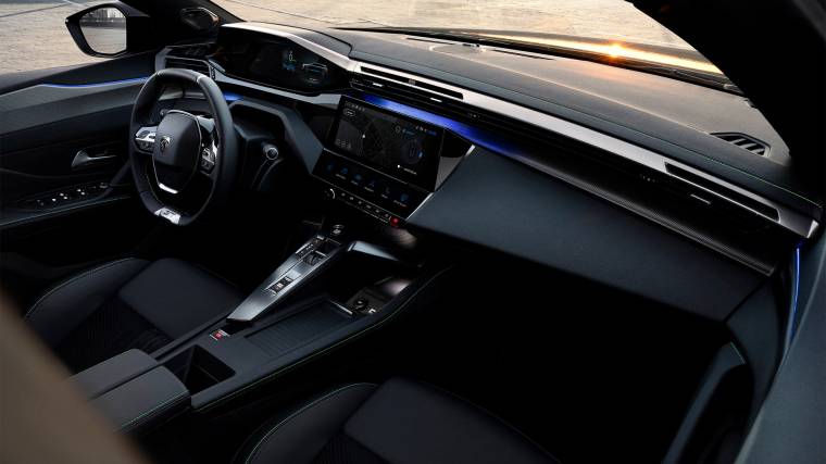 A Peugeot tervezői rájöttek, hogy nem kell kilógnia a középső képernyőnek a műszerfalból (Fotó: Peugeot)