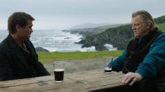 Brendan Gleeson már nem akar Colin Farrellel barátkozni: íme A sziget szellemei első előzetese kép