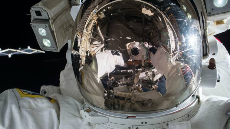 Nyugdíjas asztronautákat fogna munkára a NASA kép