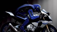 Furán néz ki, de van értelme a Yamaha motorozó robotjának kép
