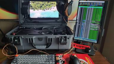 Ilyen egy bőröndbe épített RTX 3090-es gamer PC kép