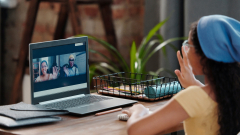 Negatívabban ítéljük meg azokat, akik szakadoznak egy videóhívásban kép