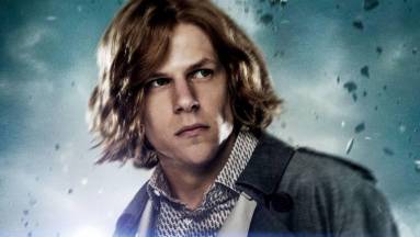 Jessie Eisenberg azt állítja, kitagadták őt a stúdiók, miután Arany Málnát kapott a Batman Superman ellenért kép