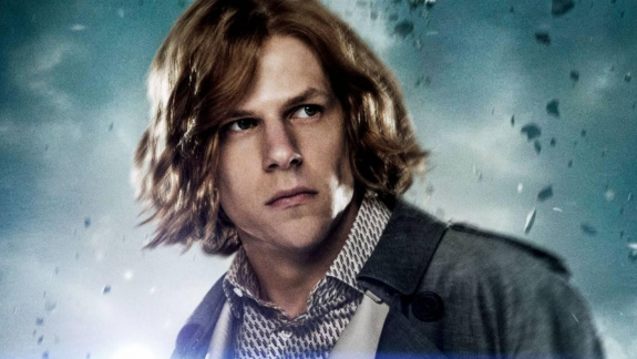 Jessie Eisenberg azt állítja, kitagadták őt a stúdiók, miután Arany Málnát kapott a Batman Superman ellenért kép