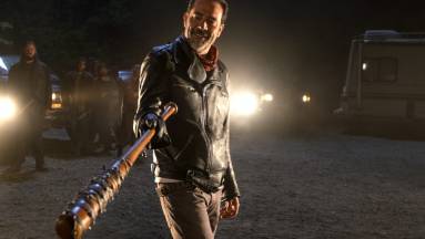 Tíz év után is beszólnak Jeffrey Dean Morgannek a The Walking Dead-rajongók Glenn halála miatt fókuszban
