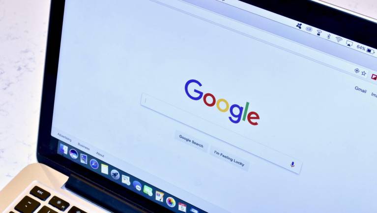 Felhasználói fiókok millióit törli a Google fókuszban