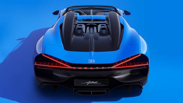 A hajlított X alakú hátsó lámpák messziről felismerhetővé teszik a Mistralt (Fotó: Bugatti)