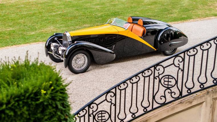 A Mistral a Bugatti R57 és Ettore Bugatti előtt tiszteleg (Fotó: Bugatti)