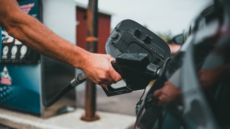 A dízel és benzines autók mellett a hibrid és elektromos járművek tulajdonosainak is segít a Google Maps legújabb funkciója (Fotó: Unsplash/Erik McLean)