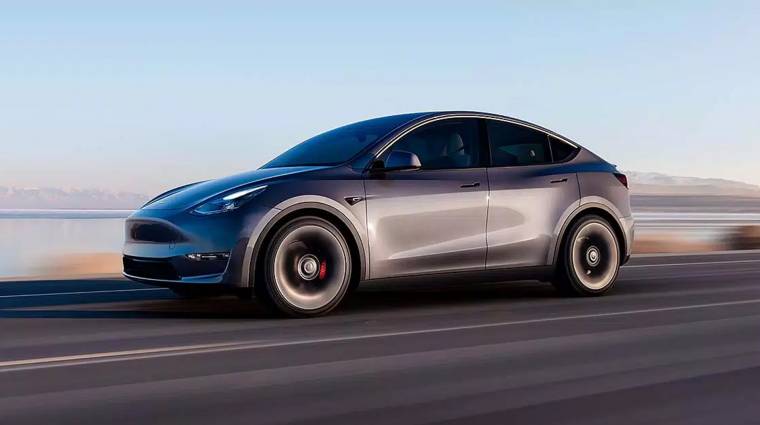 Videón az első Tesla, amelyik saját magát szállította házhoz kép
