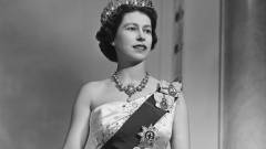 Még soha nem követték annyian figyelemmel egy repülő útját, mint II. Erzsébet királynőét kép