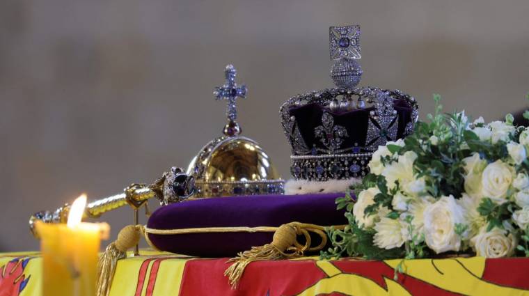 Adathalászok próbálnak hasznot húzni II. Erzsébet halálából kép