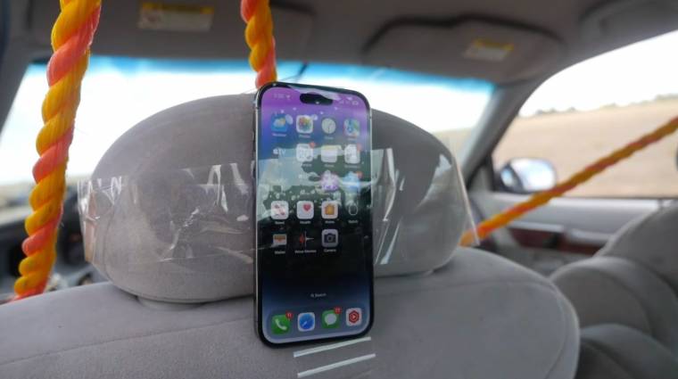 Egy videós egy autó összetörésével tesztelte, hogy működik-e az iPhone 14 Pro ütközésérzékelése kép