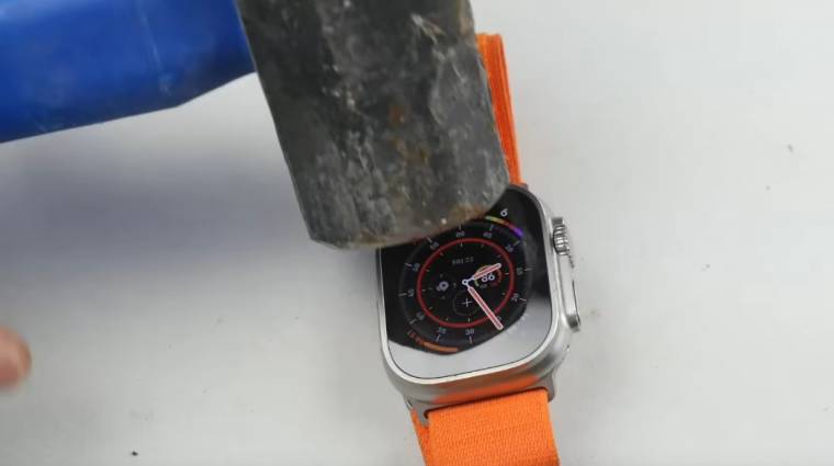 Kalapáccsal csépelték az Apple Watch Ultrát, az asztal adta meg magát először