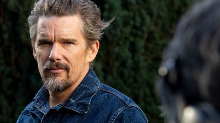 Ethan Hawke újabb horrorfilmen dolgozik A fekete telefon és a Sinister rendezőjével bevezetőkép