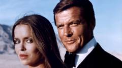 Volt olyan kaszkadőrmutatvány, ami lángba borította a James Bondot alakító Roger Moore-t kép