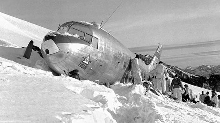 A szerencsétlenül járt repülőgép a Gauli-gleccser jegén (Fotó: Wikipedia)